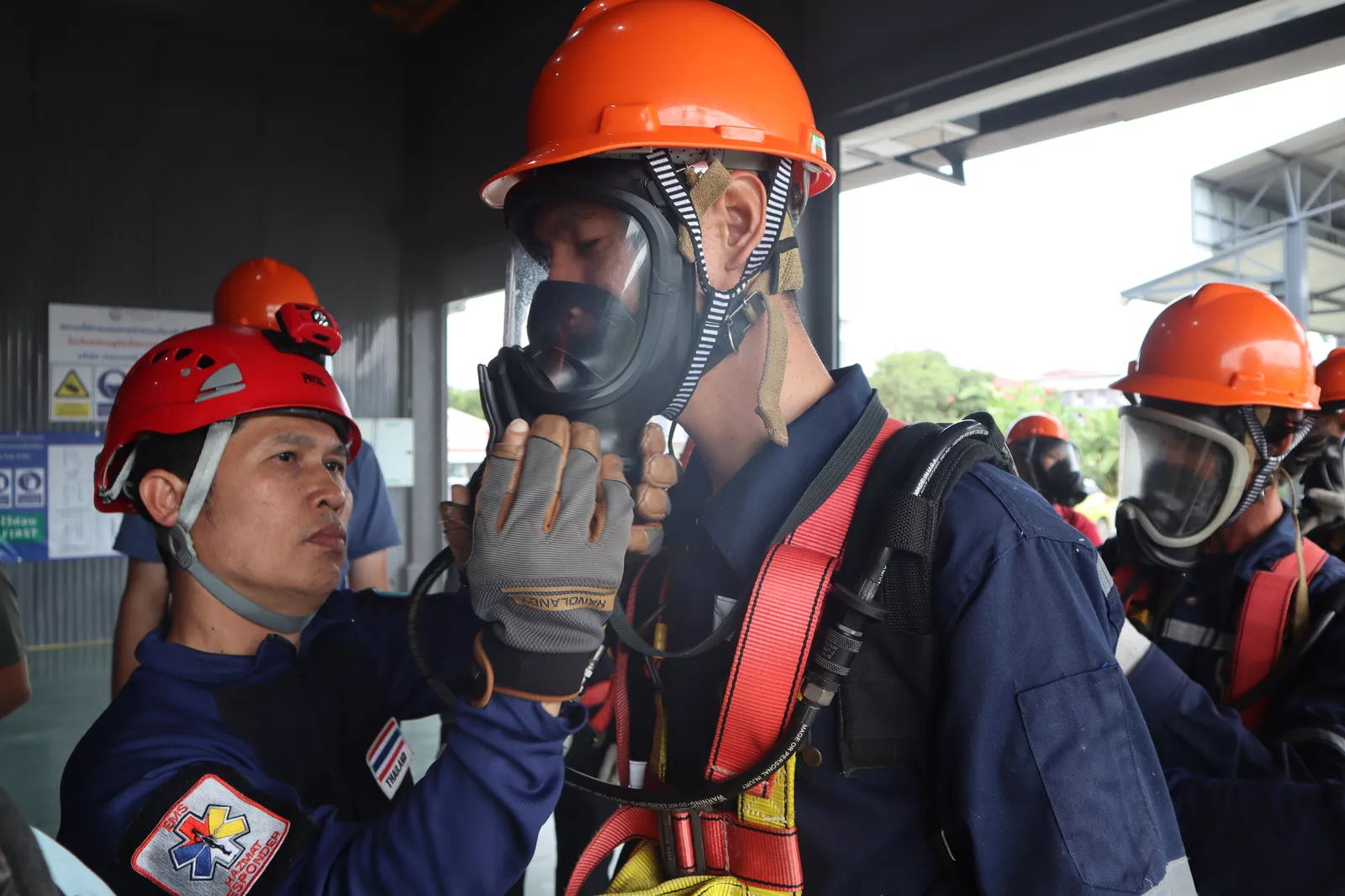 บรรยากาศการฝึกอบรมผู้ปฏิบัติงานอับอากาศ  - หลักสูตรอับอากาศ ที่ Safety Station โรงเรียนความปลอดภัย