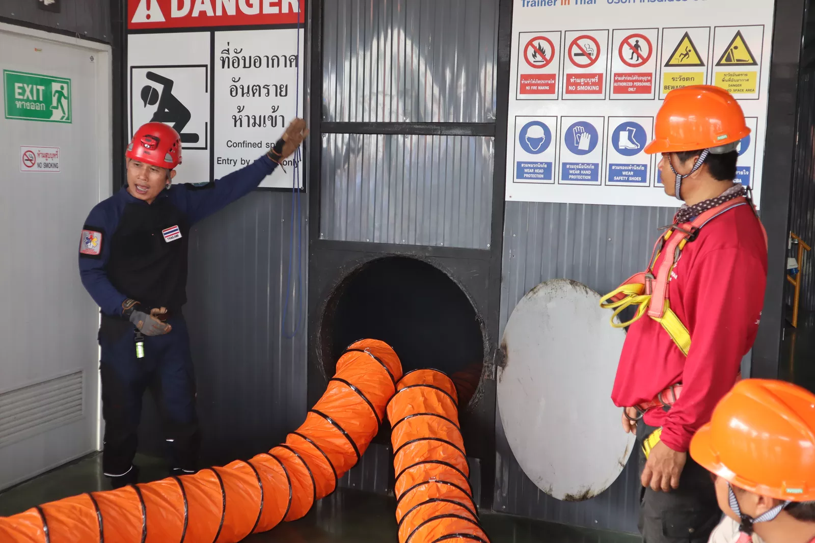 วิทยากรสอนทฤษฎีผู้ปฏิบัติงานอับอากาศ  - หลักสูตรอับอากาศ ที่ Safety Station โรงเรียนความปลอดภัย