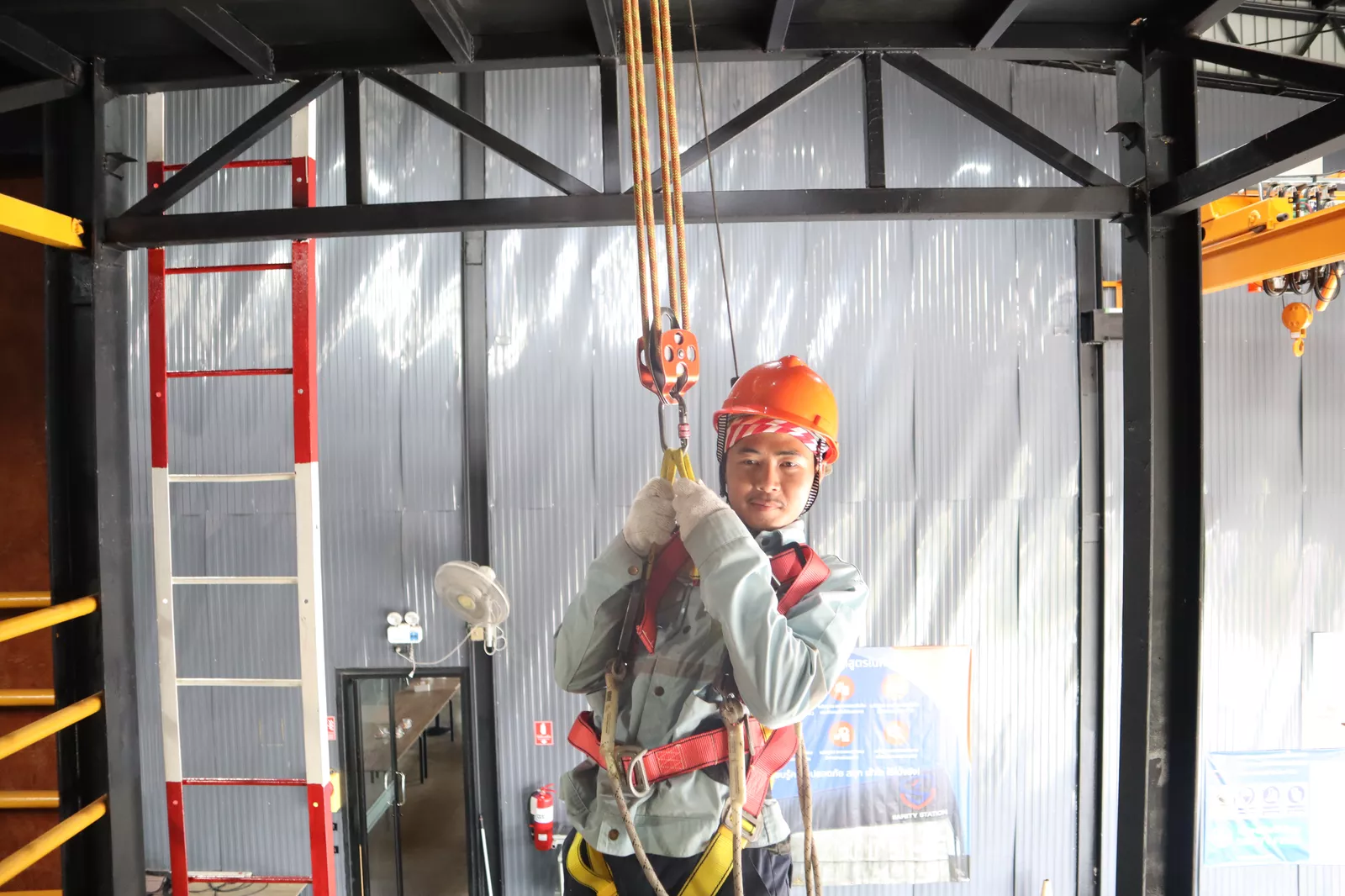 กิจกรรมกลุ่มผู้ปฏิบัติงานอับอากาศ  - หลักสูตรอับอากาศ ที่ Safety Station โรงเรียนความปลอดภัย