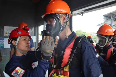 บรรยากาศการฝึกอบรมผู้ปฏิบัติงานอับอากาศ  - หลักสูตรอับอากาศ ที่ Safety Station โรงเรียนความปลอดภัย