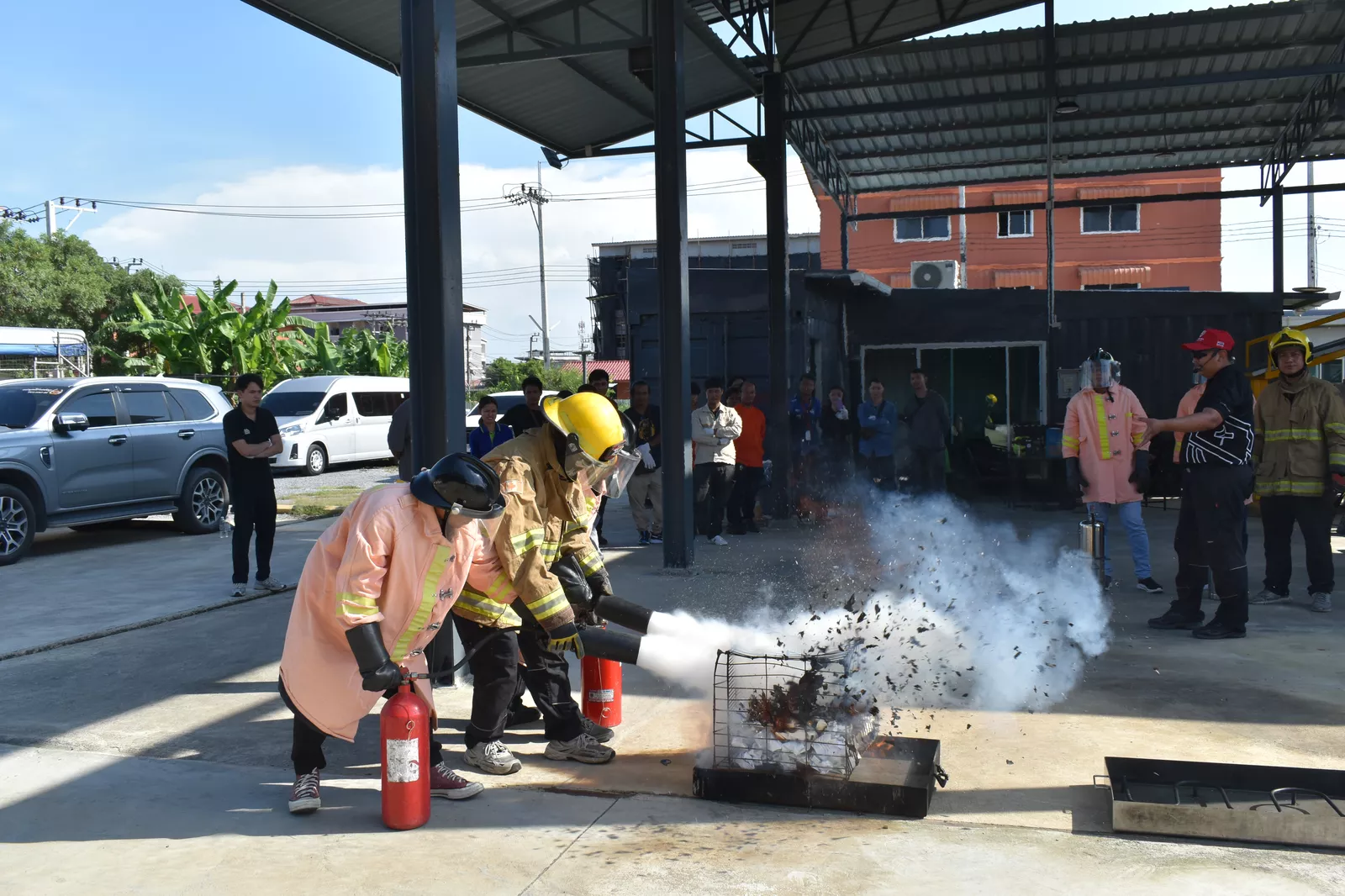 การสาธิตดับเพลิงขั้นต้น - หลักสูตรดับเพลิง ที่ Safety Station โรงเรียนความปลอดภัย