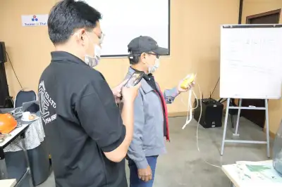 ภาพอบรมผู้ช่วยเหลืออับอากาศจริง