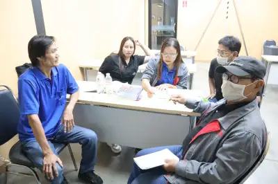 ผู้เข้าอบรมกำลังเรียนรู้ผู้ช่วยเหลืออับอากาศ  - หลักสูตรอับอากาศ ที่ Safety Station โรงเรียนความปลอดภัย