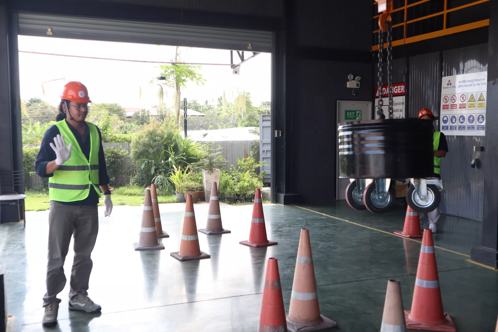 การรับวุฒิบัตรอบรมเครน Overhead Crane - หลักสูตรปั้นจั่น ที่ Safety Station โรงเรียนความปลอดภัย