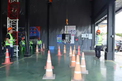 ผู้เข้าอบรมกำลังเรียนรู้อบรมเครน Overhead Crane - หลักสูตรปั้นจั่น ที่ Safety Station โรงเรียนความปลอดภัย