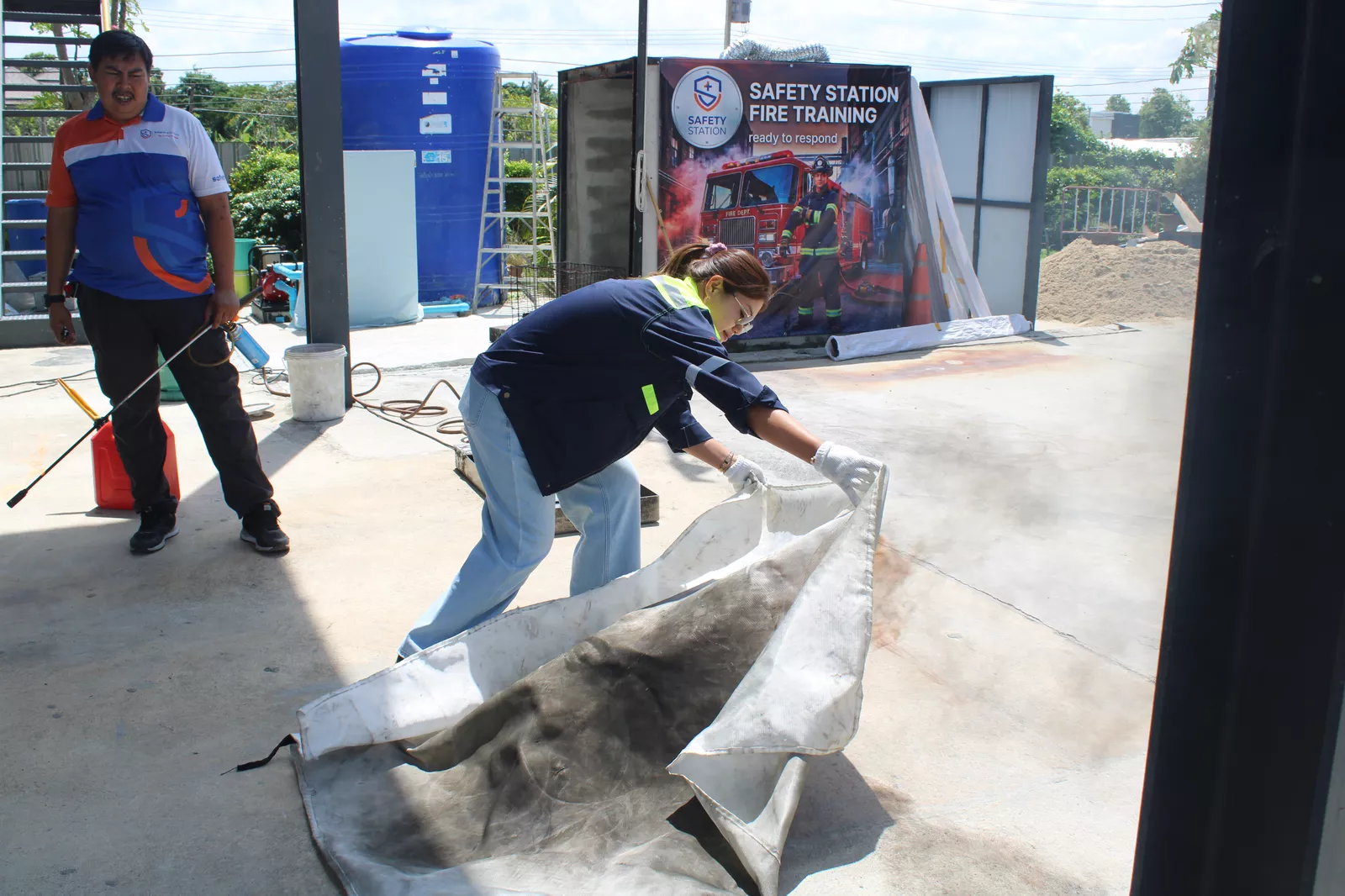 กิจกรรมกลุ่มผู้เฝ้าระวังไฟ - หลักสูตรดับเพลิง ที่ Safety Station โรงเรียนความปลอดภัย