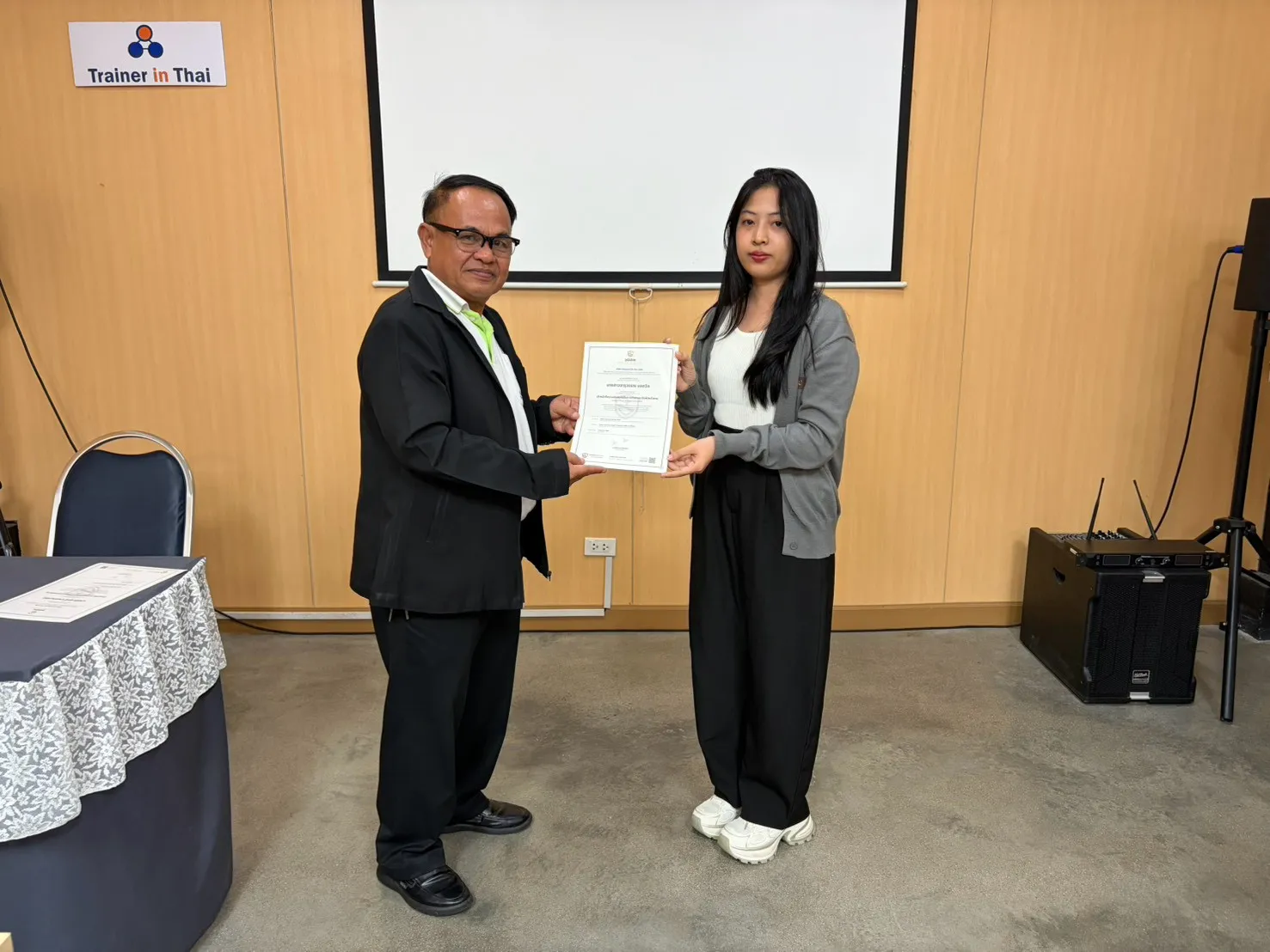 ผู้เข้าอบรมกำลังเรียนรู้จป.หัวหน้างาน - หลักสูตรจป.-คปอ. ที่ Safety Station โรงเรียนความปลอดภัย