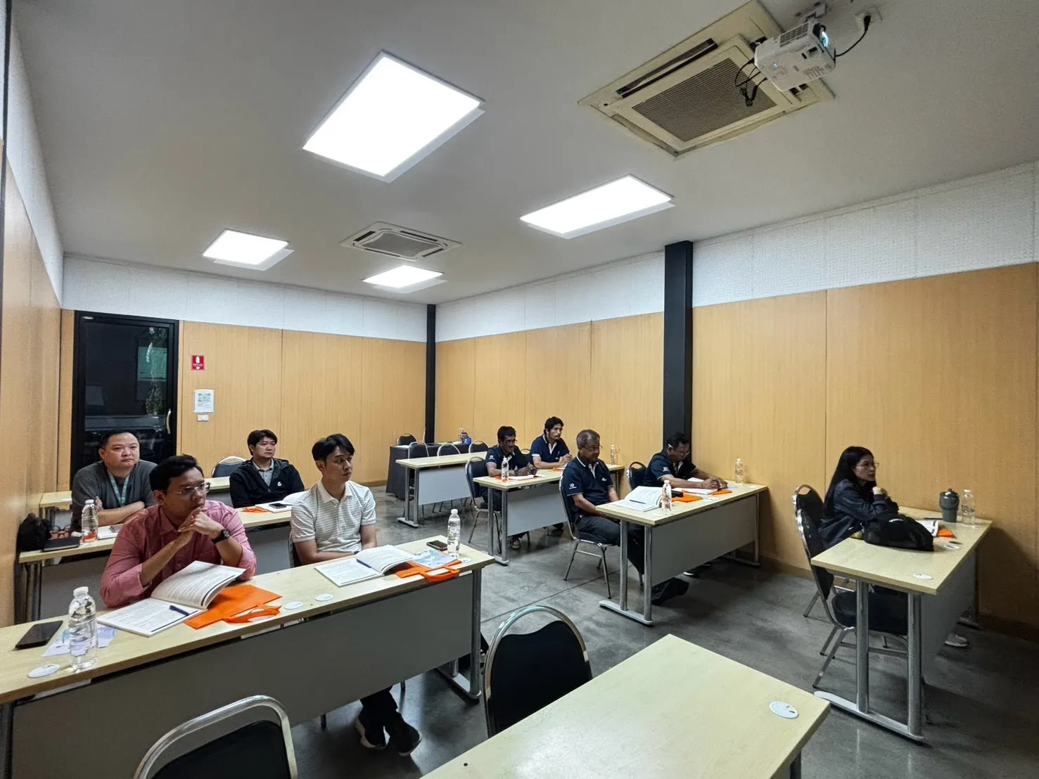 การสาธิตทบทวนอับอากาศ - หลักสูตรอับอากาศ ที่ Safety Station โรงเรียนความปลอดภัย