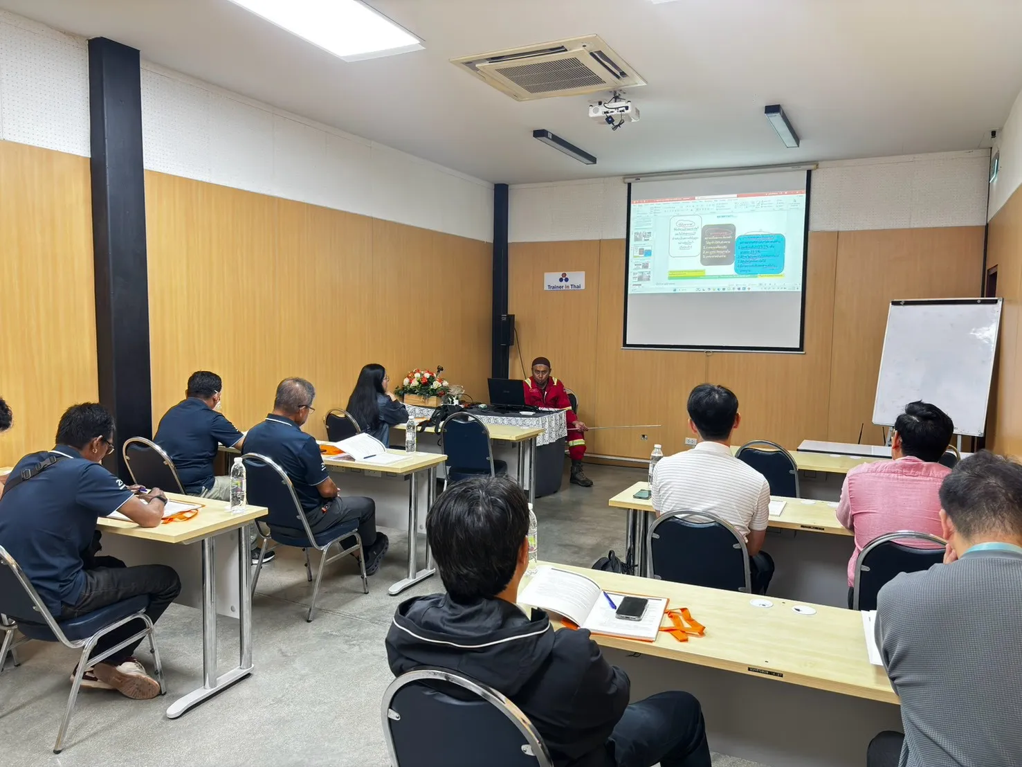 กิจกรรมกลุ่มทบทวนอับอากาศ - หลักสูตรอับอากาศ ที่ Safety Station โรงเรียนความปลอดภัย