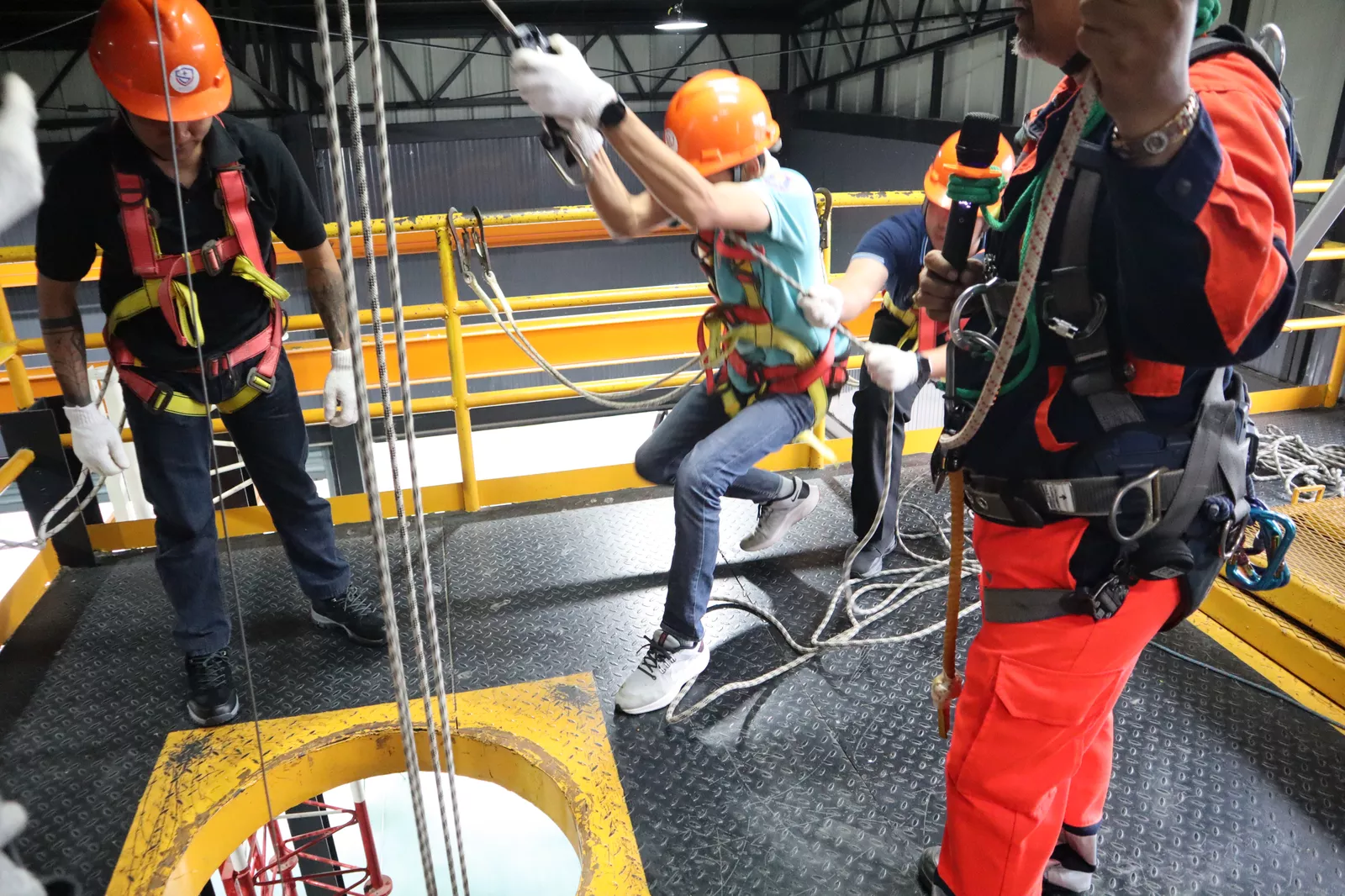การทดสอบอับอากาศ 4 ผู้ - หลักสูตรอับอากาศ ที่ Safety Station โรงเรียนความปลอดภัย