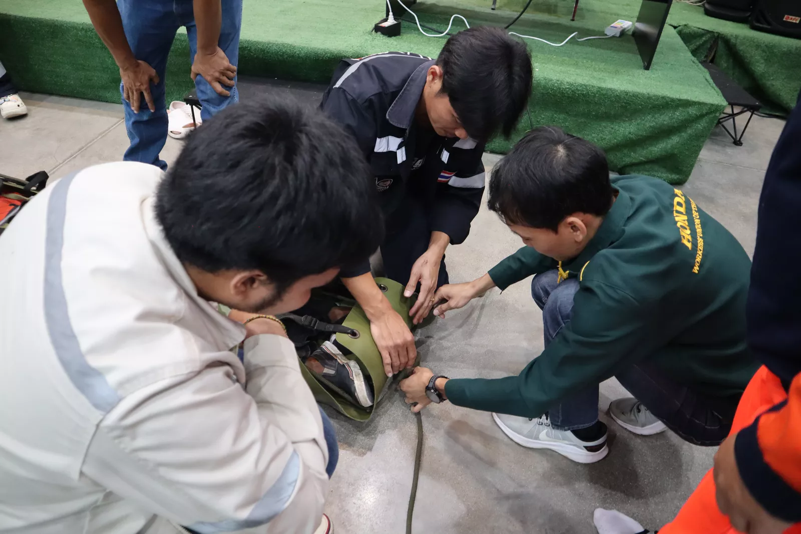 วิทยากรสอนทฤษฎีอับอากาศ 4 ผู้ - หลักสูตรอับอากาศ ที่ Safety Station โรงเรียนความปลอดภัย