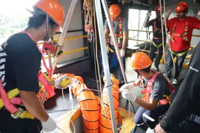 วิทยากรสอนทฤษฎีอับอากาศ 4 ผู้ - หลักสูตรอับอากาศ ที่ Safety Station โรงเรียนความปลอดภัย