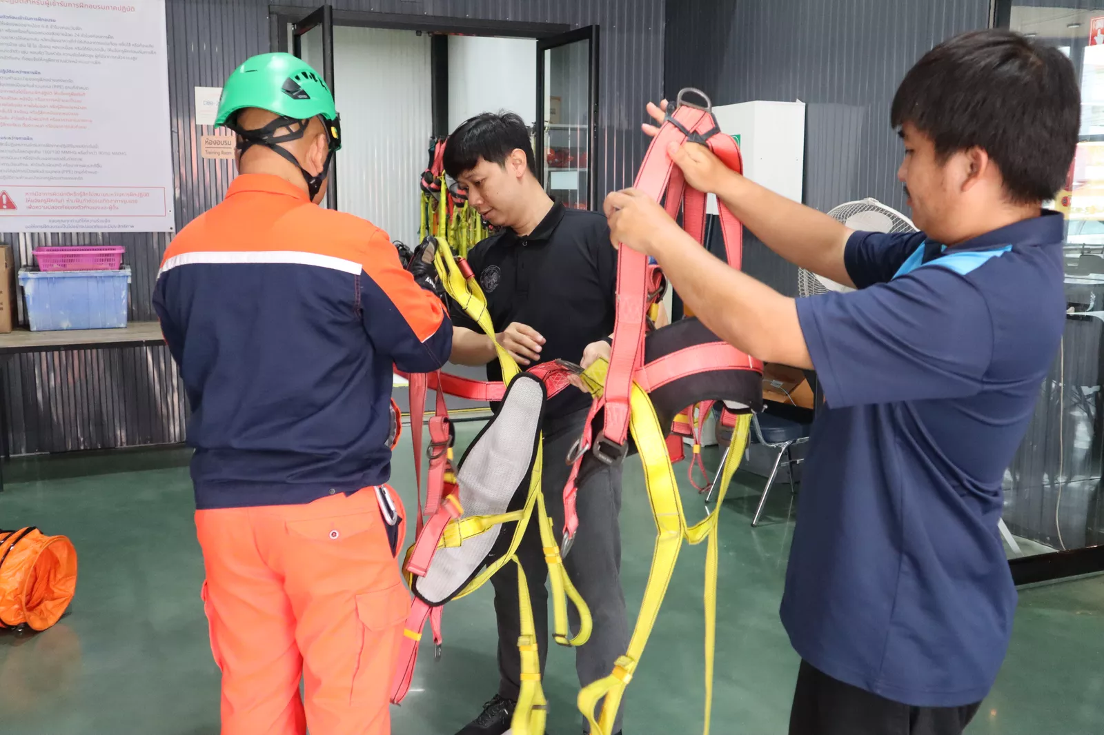 การฝึกปฏิบัติผู้ควบคุมงานอับอากาศ - หลักสูตรอับอากาศ ที่ Safety Station โรงเรียนความปลอดภัย