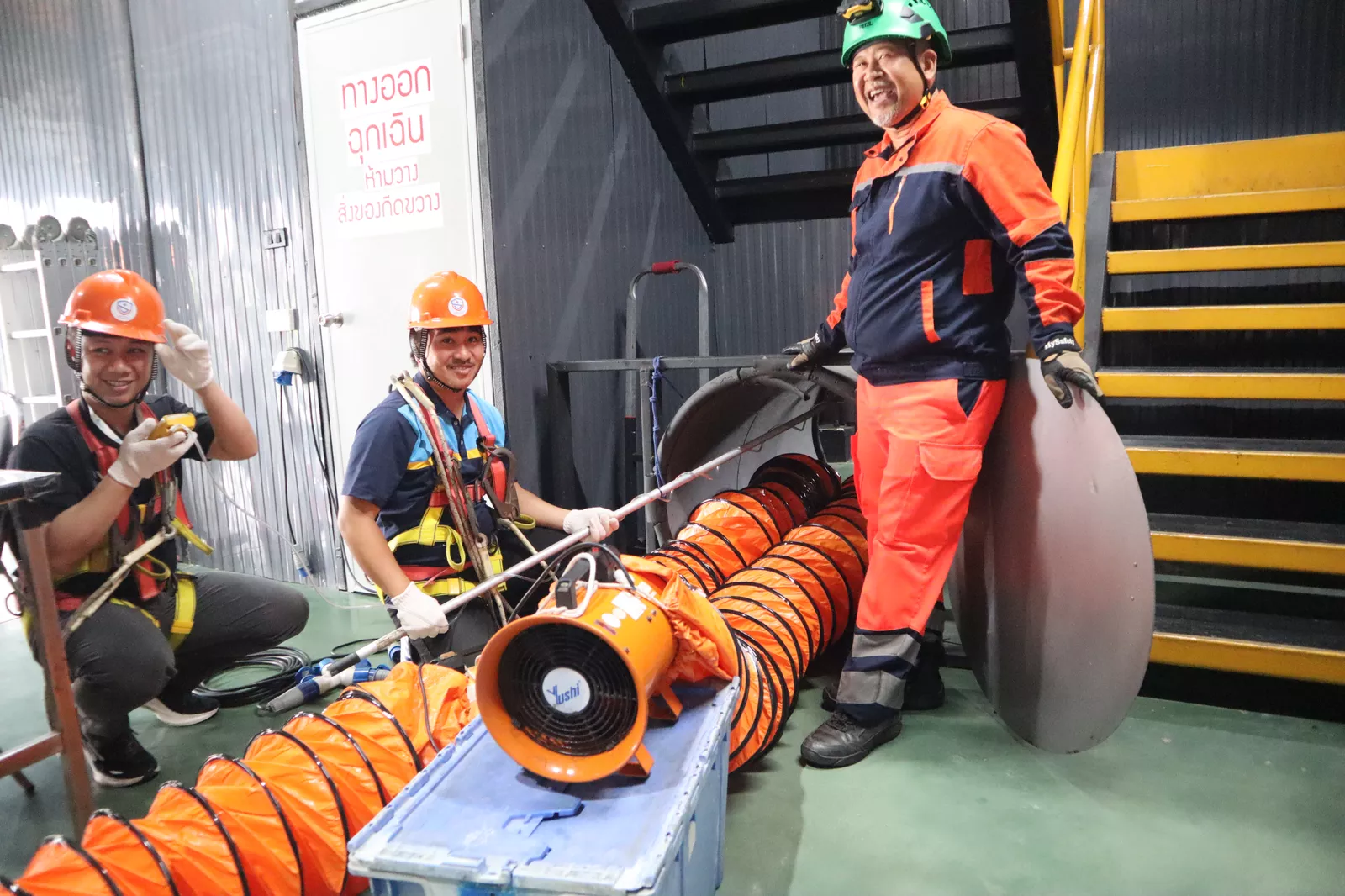 การสาธิตผู้ควบคุมงานอับอากาศ - หลักสูตรอับอากาศ ที่ Safety Station โรงเรียนความปลอดภัย
