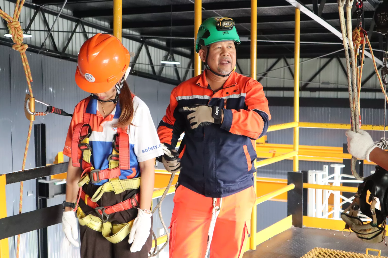 บรรยากาศการฝึกอบรมผู้ควบคุมงานอับอากาศ - หลักสูตรอับอากาศ ที่ Safety Station โรงเรียนความปลอดภัย