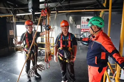 วิทยากรสอนทฤษฎีผู้ควบคุมงานอับอากาศ - หลักสูตรอับอากาศ ที่ Safety Station โรงเรียนความปลอดภัย