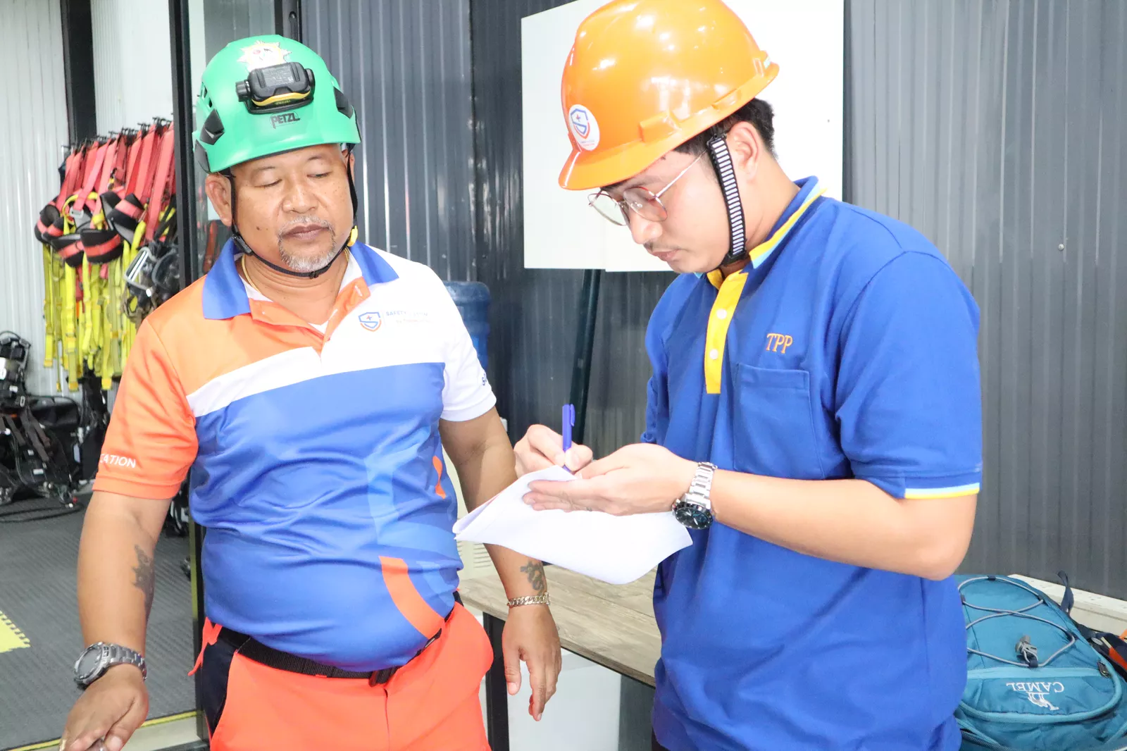 วิทยากรสอนทฤษฎีผู้อนุญาตอับอากาศ  - หลักสูตรอับอากาศ ที่ Safety Station โรงเรียนความปลอดภัย