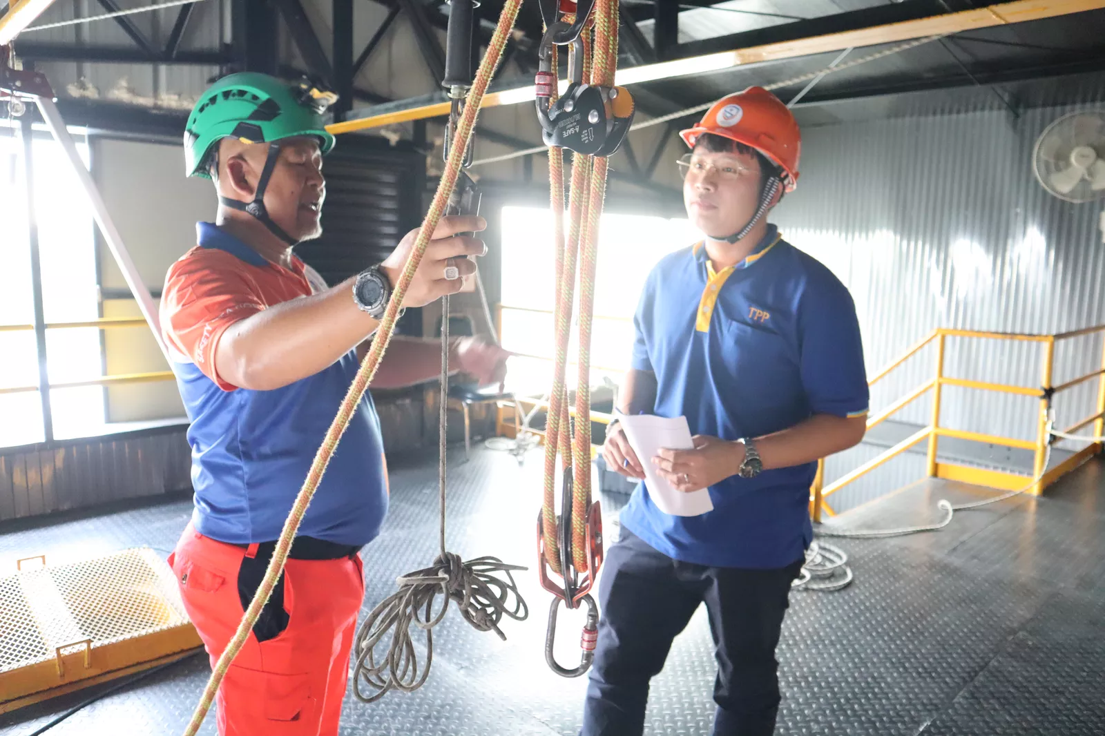 การสาธิตผู้อนุญาตอับอากาศ  - หลักสูตรอับอากาศ ที่ Safety Station โรงเรียนความปลอดภัย