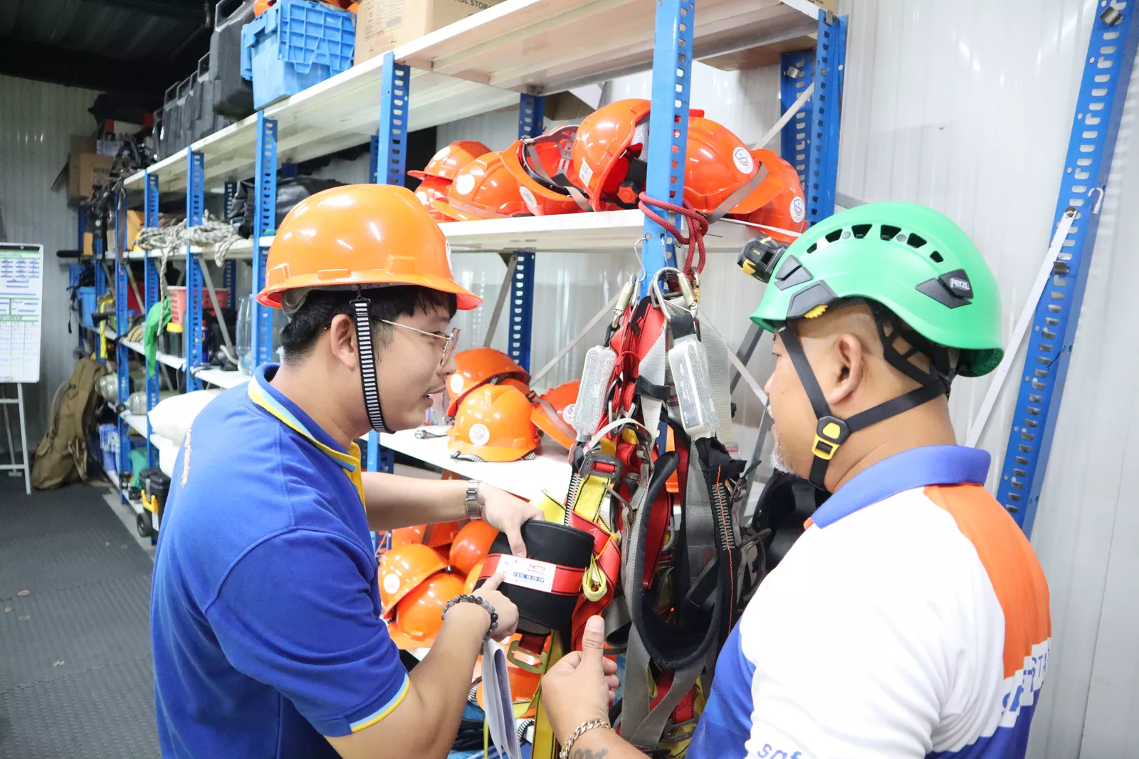 บรรยากาศการฝึกอบรมผู้อนุญาตอับอากาศ  - หลักสูตรอับอากาศ ที่ Safety Station โรงเรียนความปลอดภัย