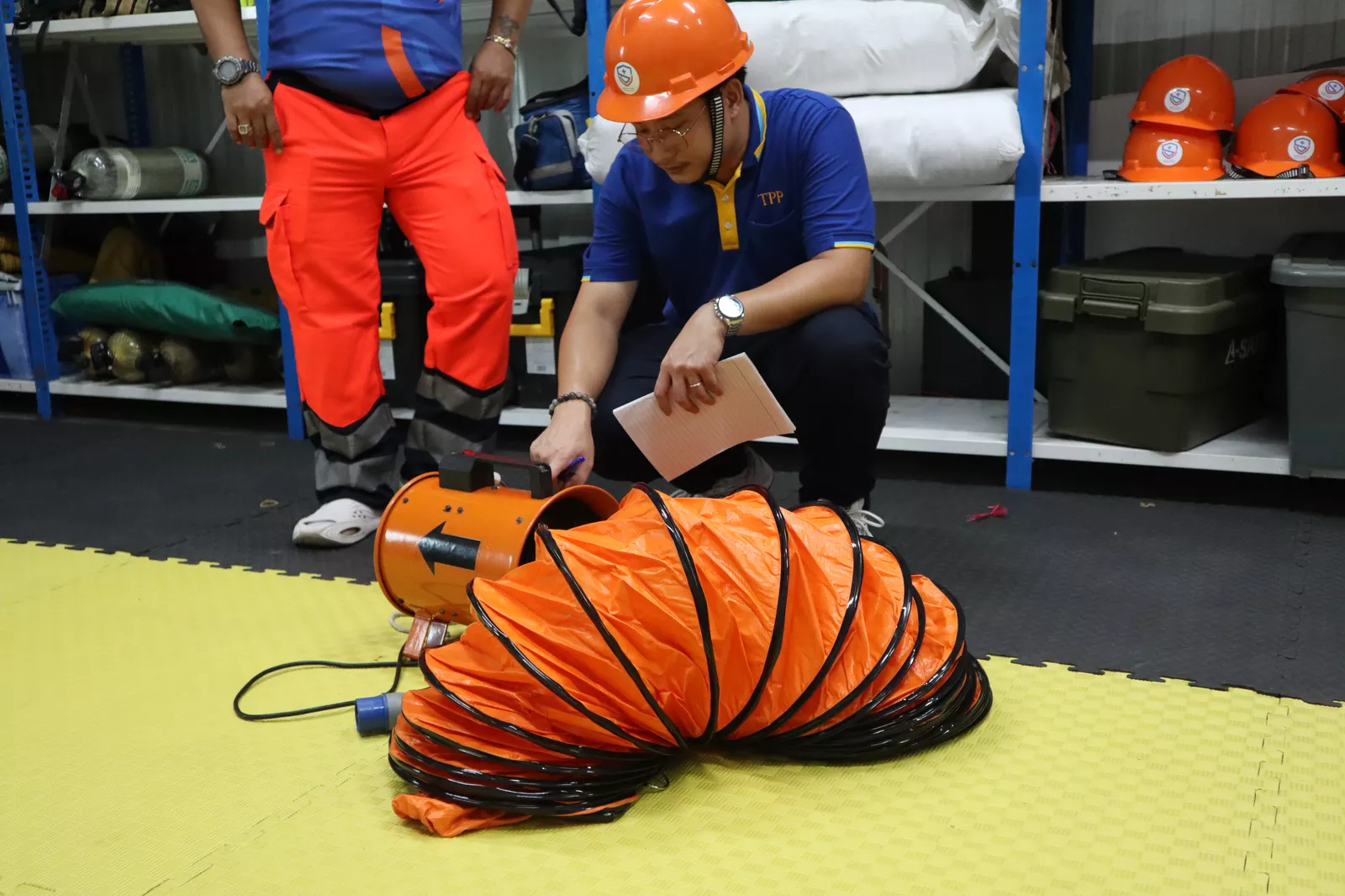 วิทยากรสอนทฤษฎีผู้อนุญาตอับอากาศ  - หลักสูตรอับอากาศ ที่ Safety Station โรงเรียนความปลอดภัย